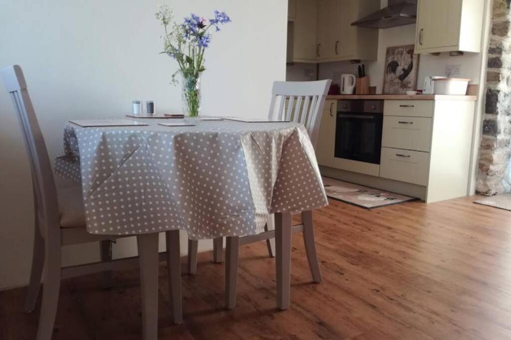 Farm Accommodation - The Lizard Peninsula, Cornwall Гелстон Екстер'єр фото